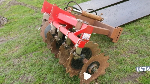 Sumo disc assembly with hydraulic ram removed from subsoiler - very good condition