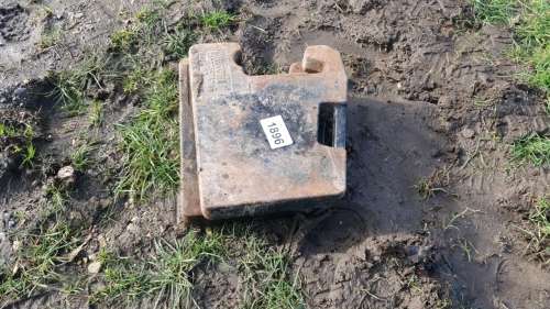 2x original Case IH front 47kg tractor weights