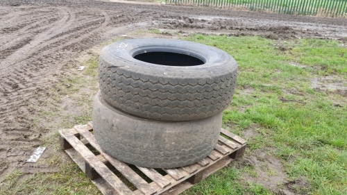 2 x Super singles 385/65 R22.5 tyres