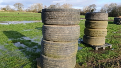 Set of 4x super single wheels and 10-stud tyres