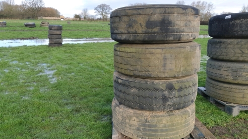 Set of 4x super single wheels and 8-stud tyres