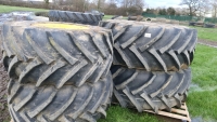 Set of John Deere wheels and tyres 650/30/38 and 600/55/26.5