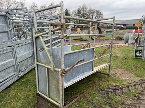 Cattle crush