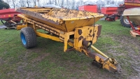 Econ single axle Lime/sand spreader