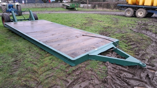 Drop floor low loader trailer