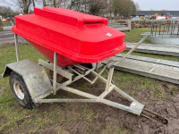 Trailed sheep snacker feeder