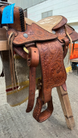 pony size western saddle, original girth and saddle cloth - 2