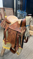 pony size western saddle, original girth and saddle cloth - 4