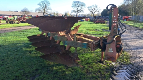 Kverneland 5F auto reset reversible plough