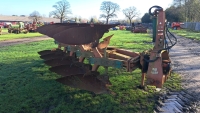 Kverneland 5F auto reset reversible plough