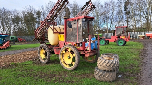 Frazer 3D sprayer 15m booms with narrow and LGP tyres. G587 MAG