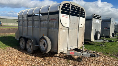 Nugent twin axle cattle trailer, 4 new tyres