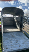 Nugent twin axle cattle trailer, 4 new tyres - 4