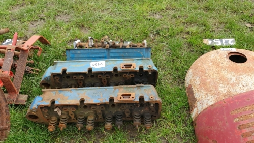 2 Fordson Major cylinder heads gwo