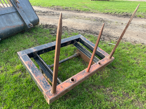 Bale spike with Manitou brackets