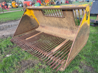 2T sugar beet bucket JCB bracket