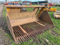 2T sugar beet bucket JCB bracket - 2