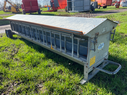 IAE Double sided lamb creep feeder