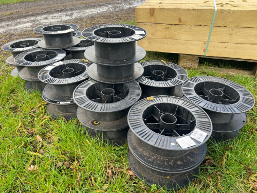 23 x plastic fence rails