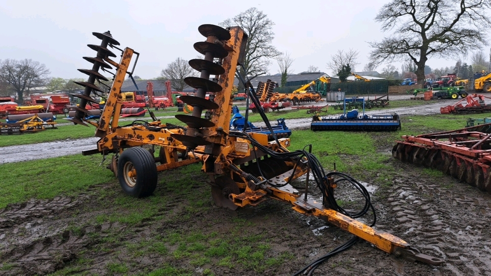 Simba Machinary Simba MK2 hydraulic folding disc harrows | York Machinery Sale ...