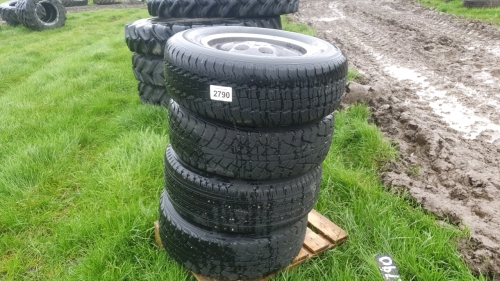 Land Rover wheels and tyres 2235/70R16