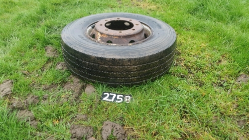 285/70R19.5 wheel and tyre