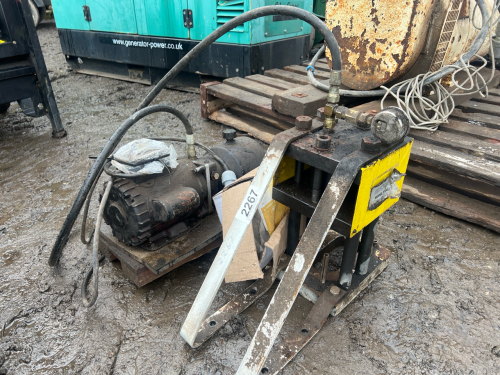 Hydraulic hose crimper including dies up to 3/4', 110v including fittings, working order - Dies in site office