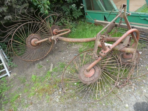 Vicon Acrobat hay turner