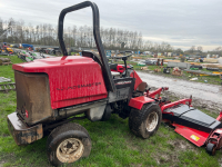 Toro out front mower with 10ft cutting deck, good engine, been stood a while - 3