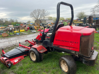 Toro out front mower with 10ft cutting deck, good engine, been stood a while - 4