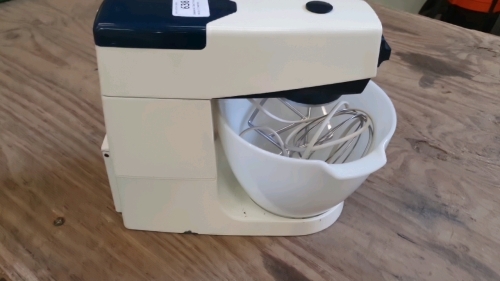Kenwood Chef food mixer with 2 beaters