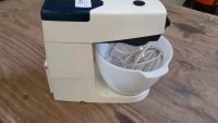 Kenwood Chef food mixer with 2 beaters