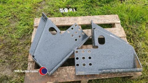 Pair of Iveco rear bumper brackets