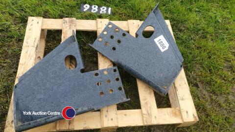 Pair of Iveco rear bumper brackets