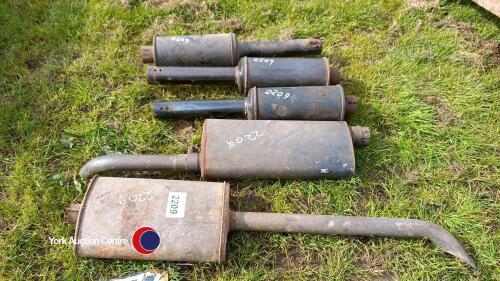 Quantity tractor exhausts