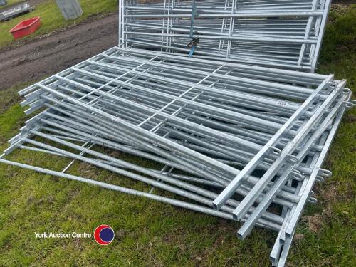 10x brand new cattle hurdles, 10ft x 5ft, c/w pins