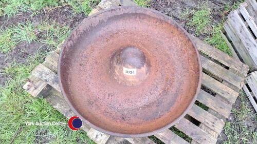Round Mexican hat pig trough/planter