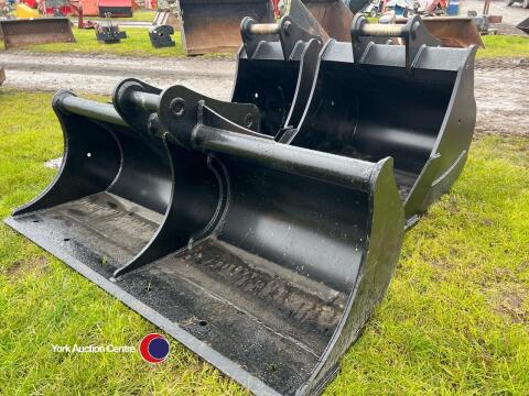 New 2ft and 3ft ditch buckets, 65mm pins