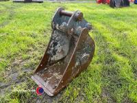 Mini digger bucket 300mm wearing blade, 30mm pins, good - 2
