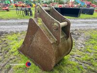 2ft excavator bucket, off a 14T Machine - 3