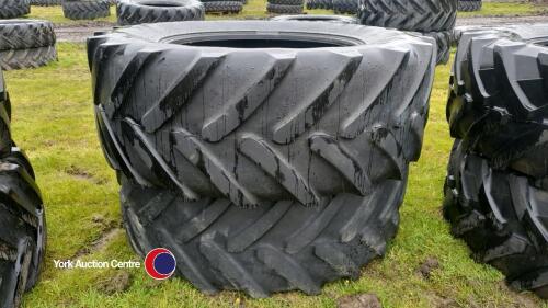 Pair 600-65R38 tyres