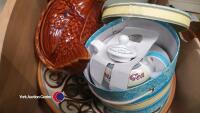 Box of kitchenware including Arthur Wood boxed tea pot, large Denby stoneware bowl and Portmeirion chicken egg bowl - 4