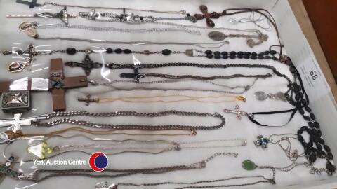 Tray of religious themed jewellery