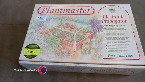 Sankey Plantmaster electronic propagator (22.5 x 15 x 10 inches)