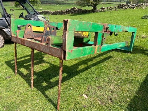 Extendable bale spike, CAT brackets plus pin and cone