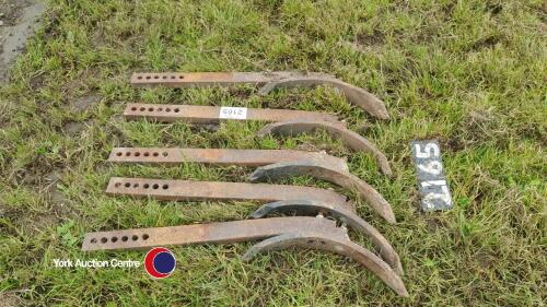 5x Simba leading tines