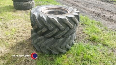 2 x Starco 405/70R20 tyres and rims