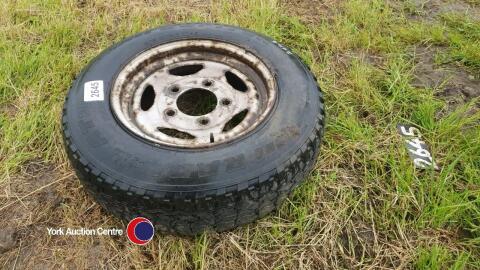 Land Rover wheel and tyre