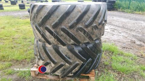 2x 600/65R28 Michelin tyres