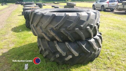 Pair 620-70R42 tyres
